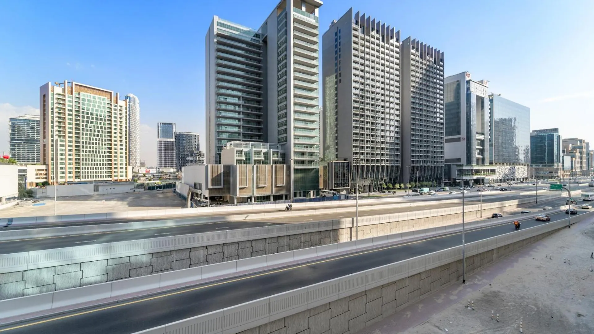 Bright & Spacious 1Br In Downtown With Balcony L Close To Dubai Mall Apartment