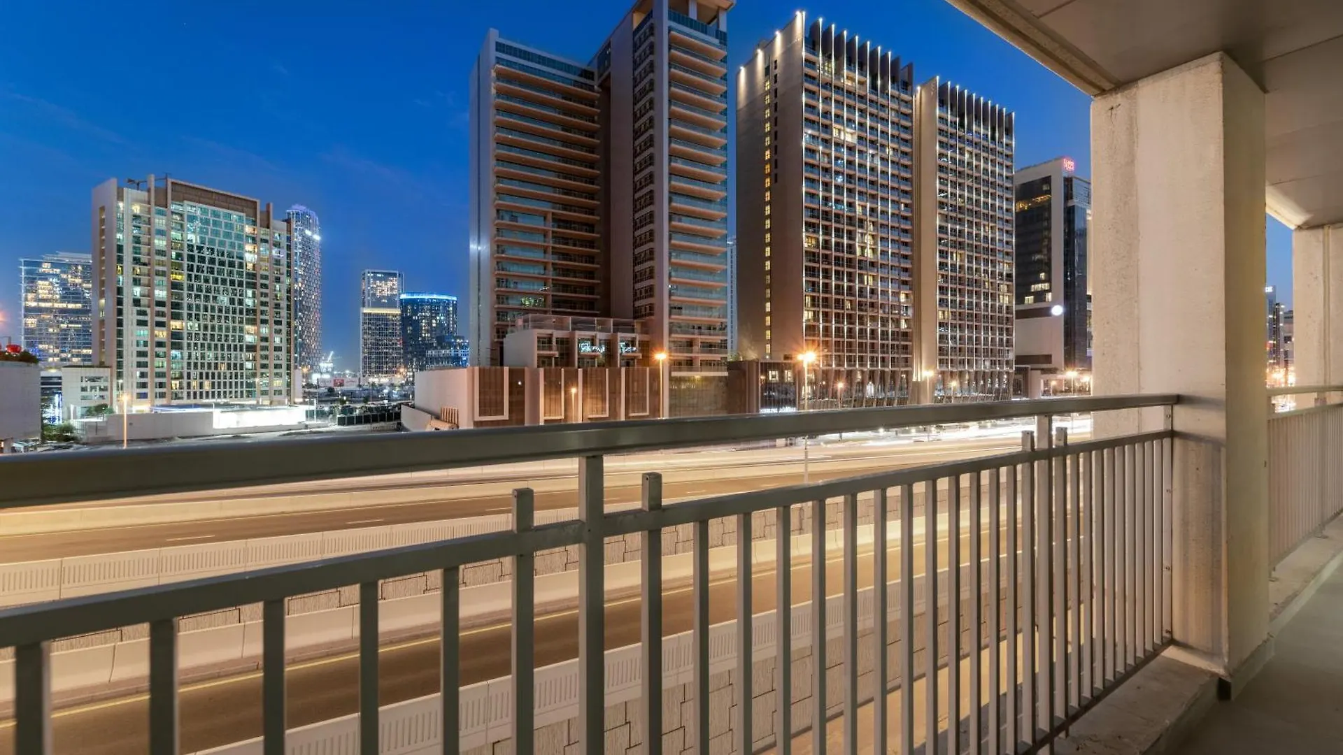 Apartment Bright & Spacious 1Br In Downtown With Balcony L Close To Dubai Mall United Arab Emirates