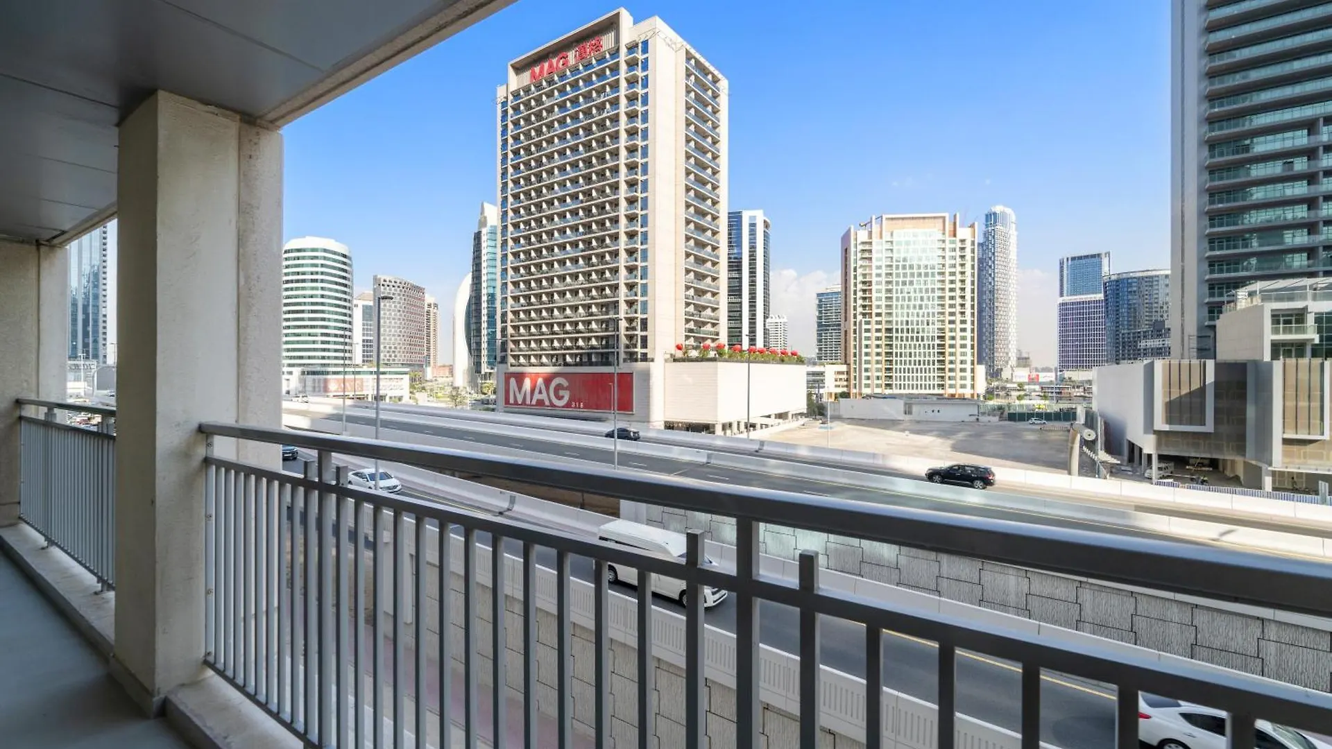 Bright & Spacious 1Br In Downtown With Balcony L Close To Dubai Mall