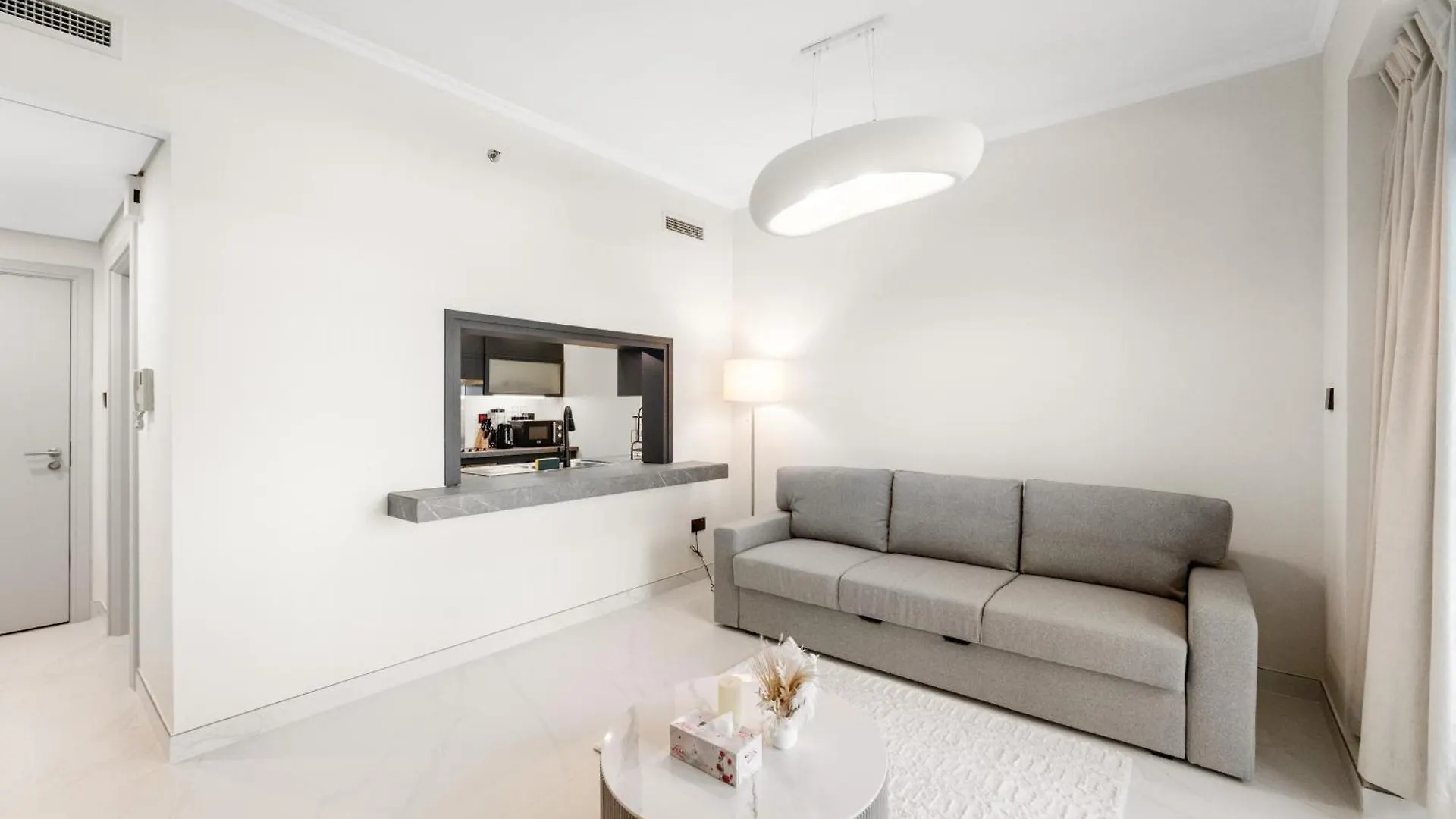 Bright & Spacious 1Br In Downtown With Balcony L Close To Dubai Mall