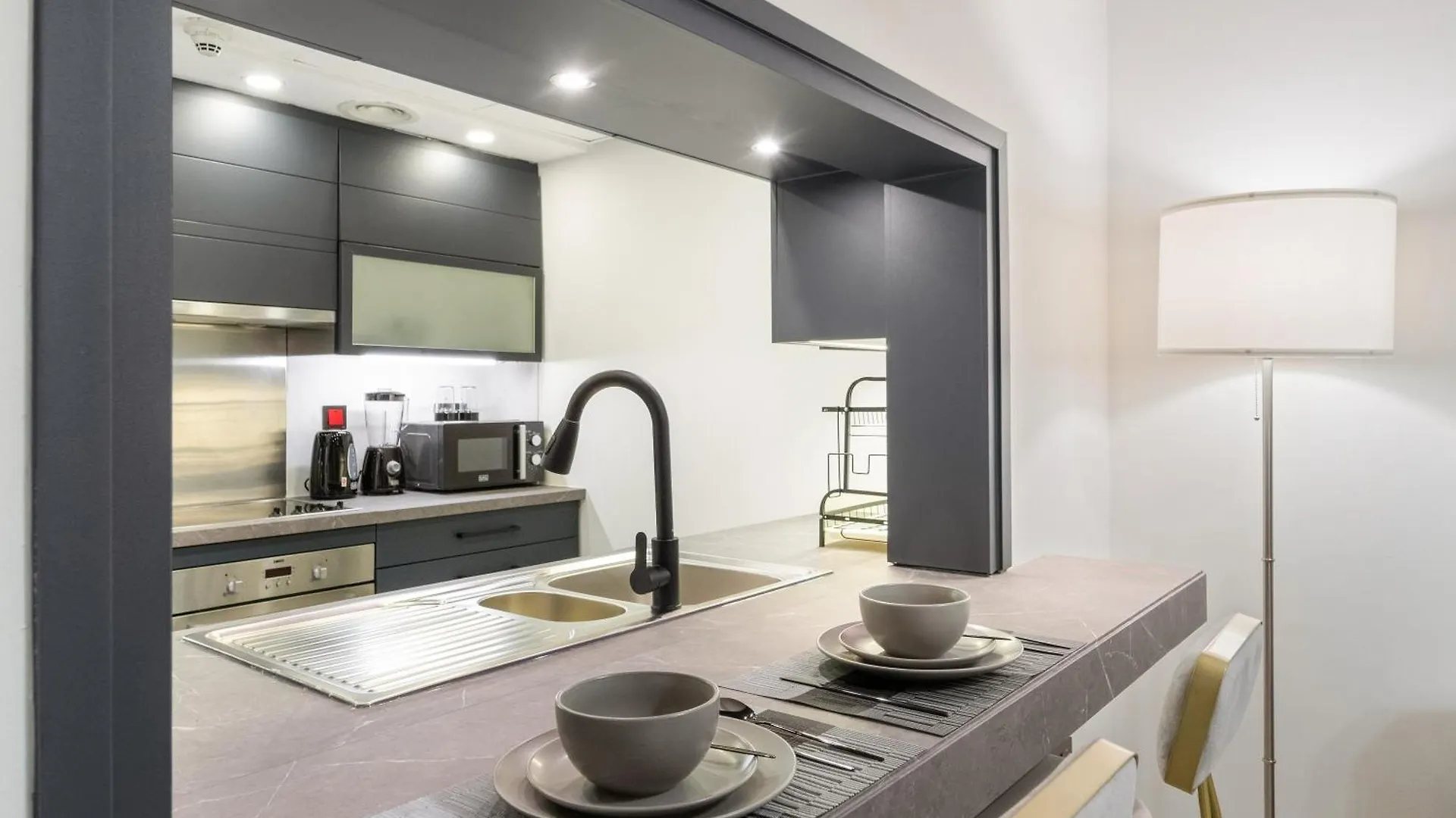 Bright & Spacious 1Br In Downtown With Balcony L Close To Dubai Mall 0*,