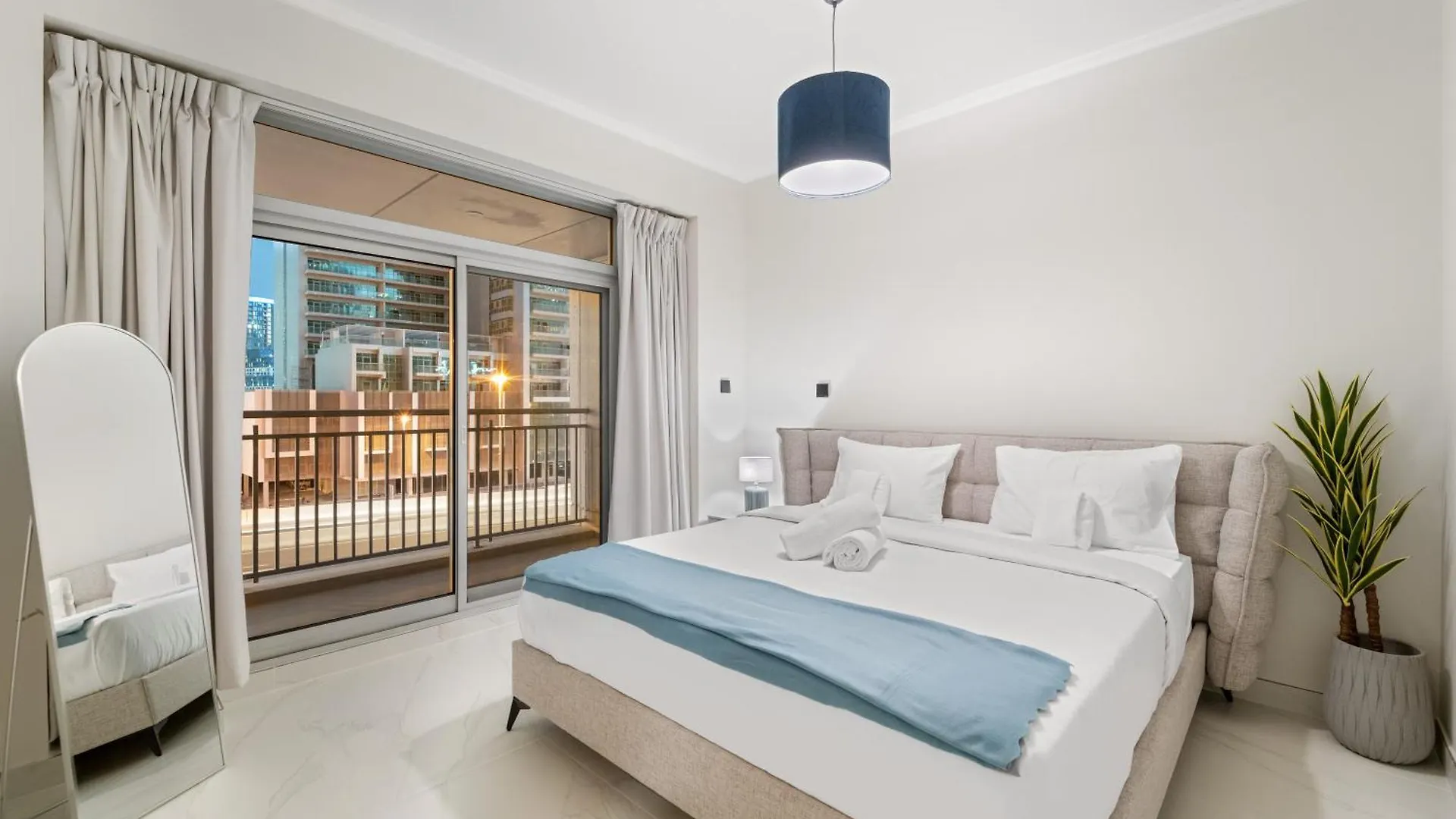 Apartment Bright & Spacious 1Br In Downtown With Balcony L Close To Dubai Mall United Arab Emirates