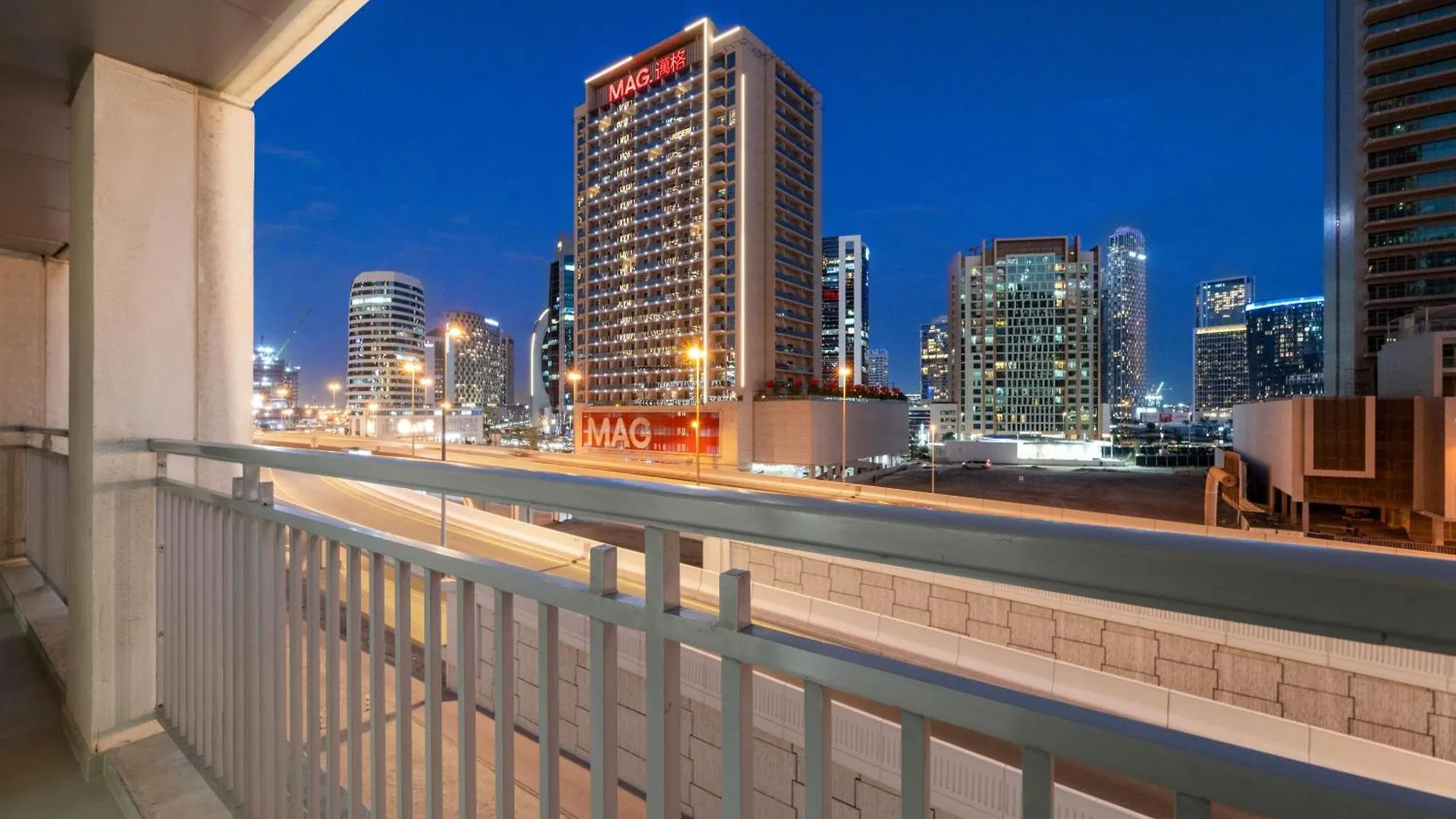 Bright & Spacious 1Br In Downtown With Balcony L Close To Dubai Mall