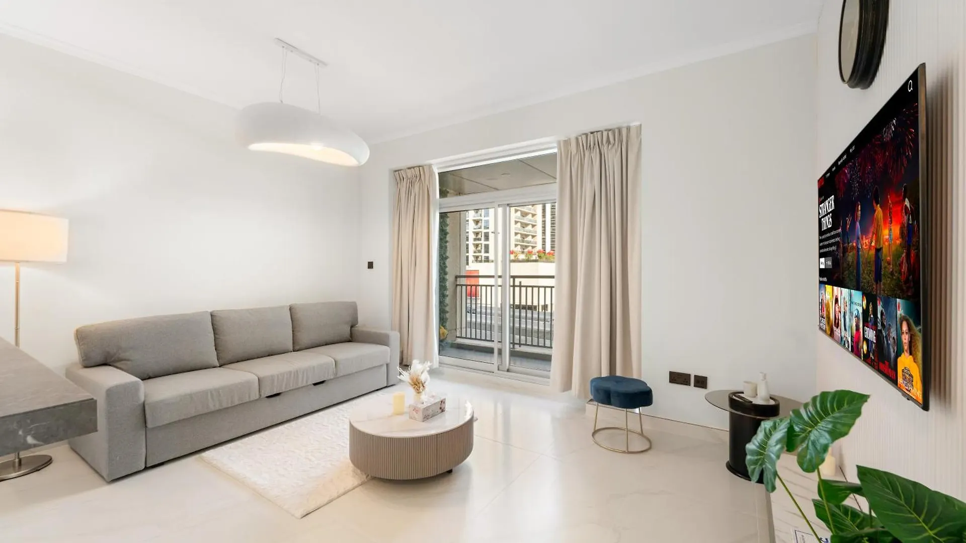 Bright & Spacious 1Br In Downtown With Balcony L Close To Dubai Mall