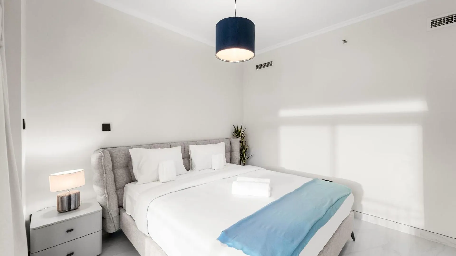 Bright & Spacious 1Br In Downtown With Balcony L Close To Dubai Mall Apartment
